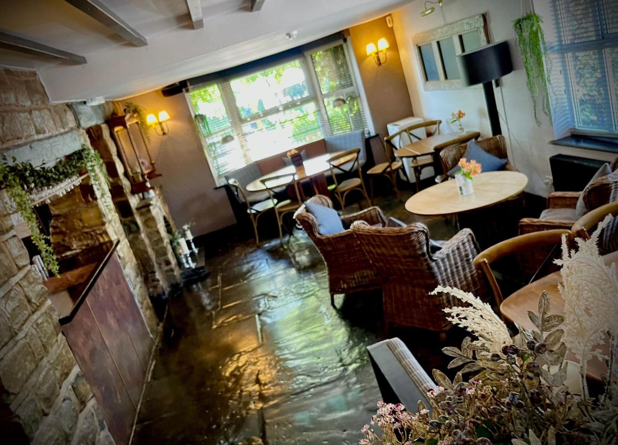 מלון אלסטר The Blue Boar מראה חיצוני תמונה