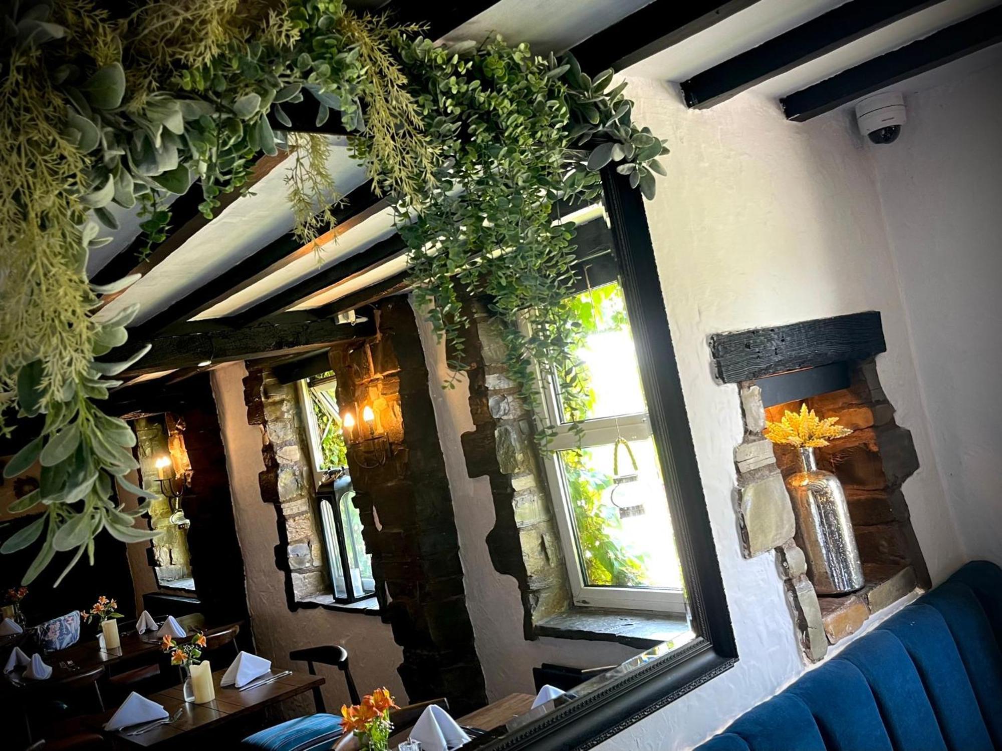 מלון אלסטר The Blue Boar מראה חיצוני תמונה