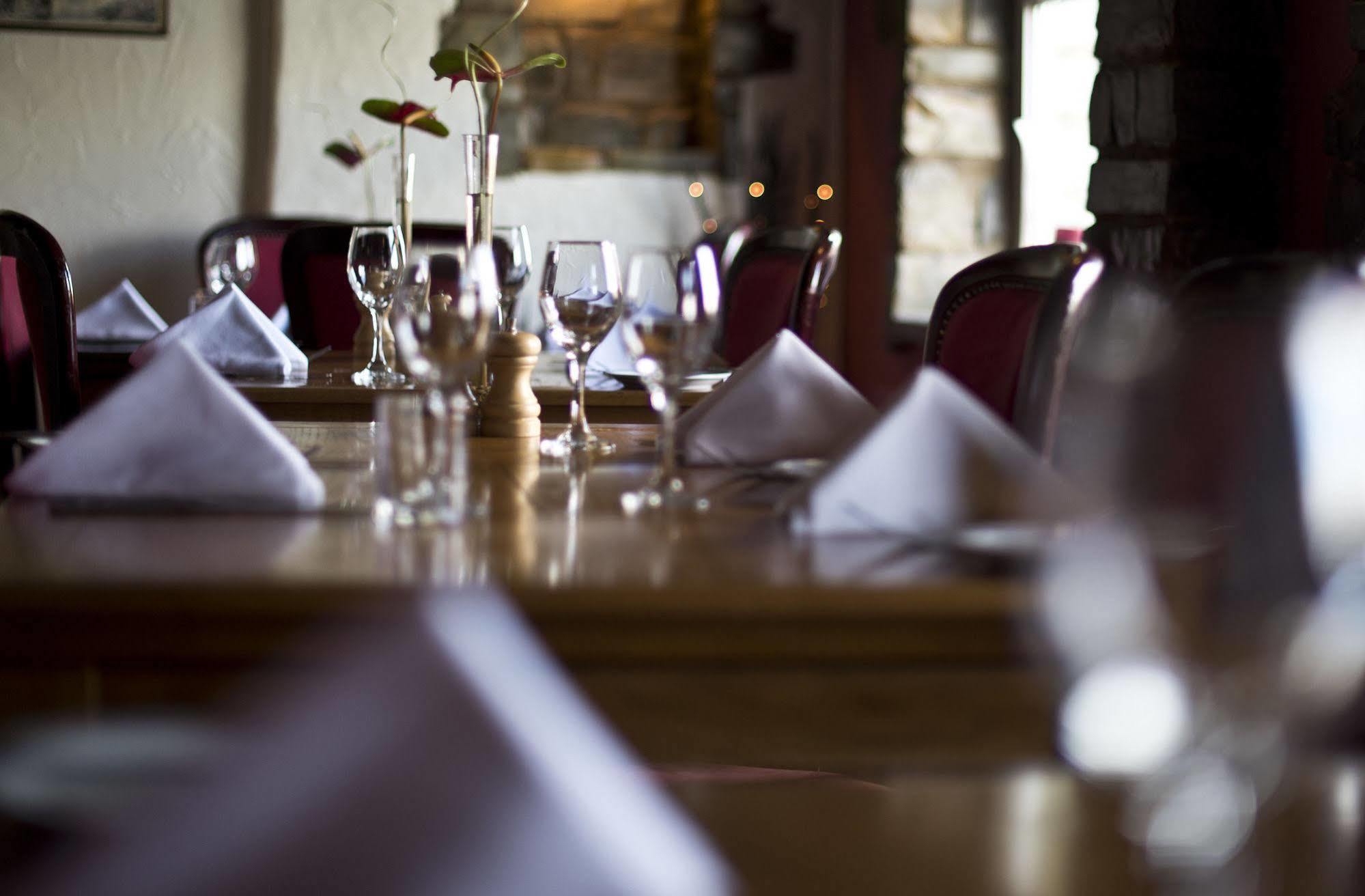 מלון אלסטר The Blue Boar מראה חיצוני תמונה