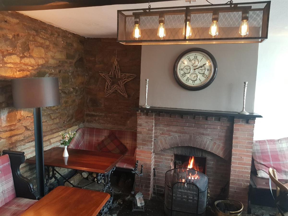 מלון אלסטר The Blue Boar מראה חיצוני תמונה